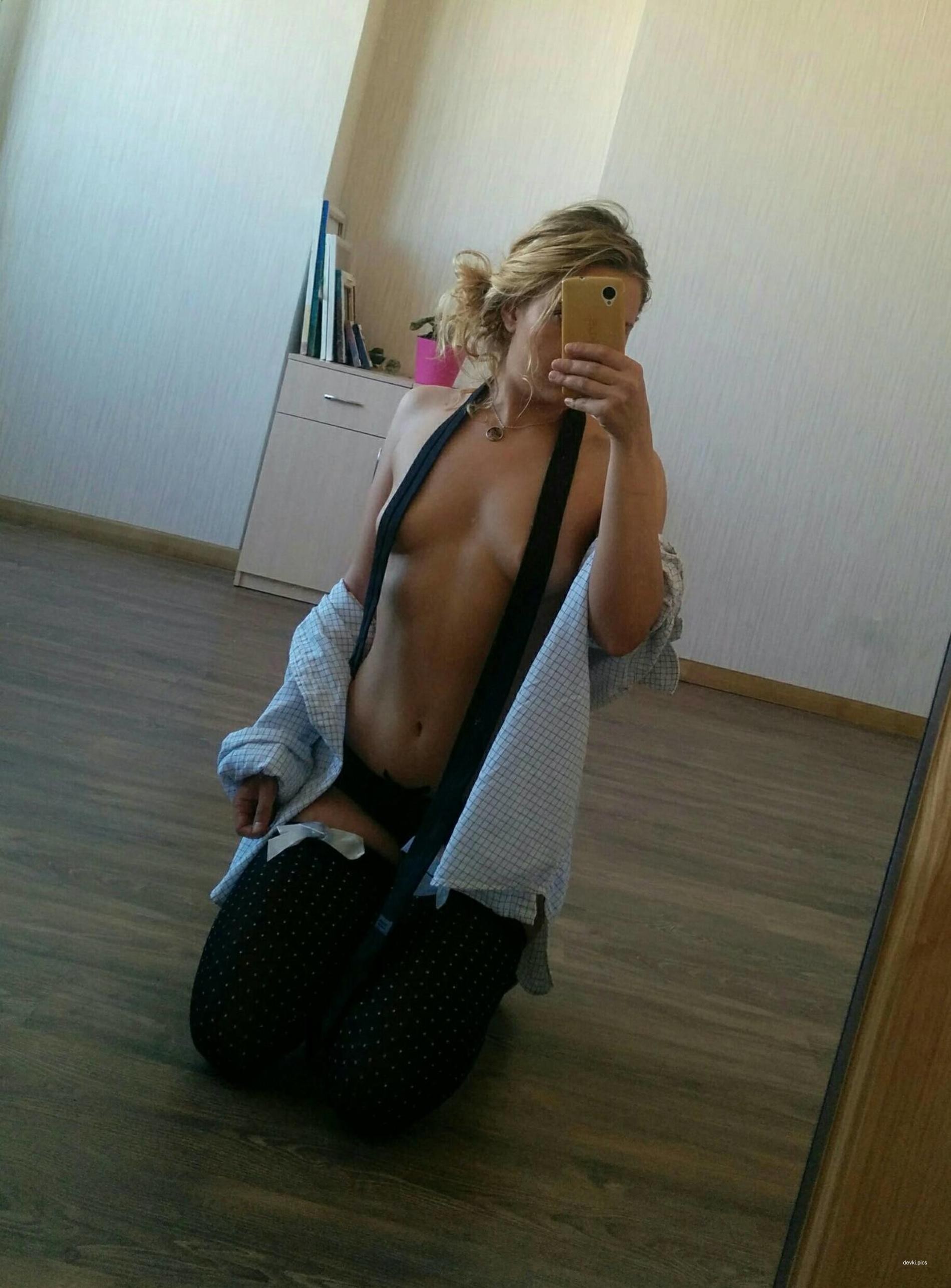 XXX Amateur Collection: Naked Beauty in Stockings - Explicit Photos