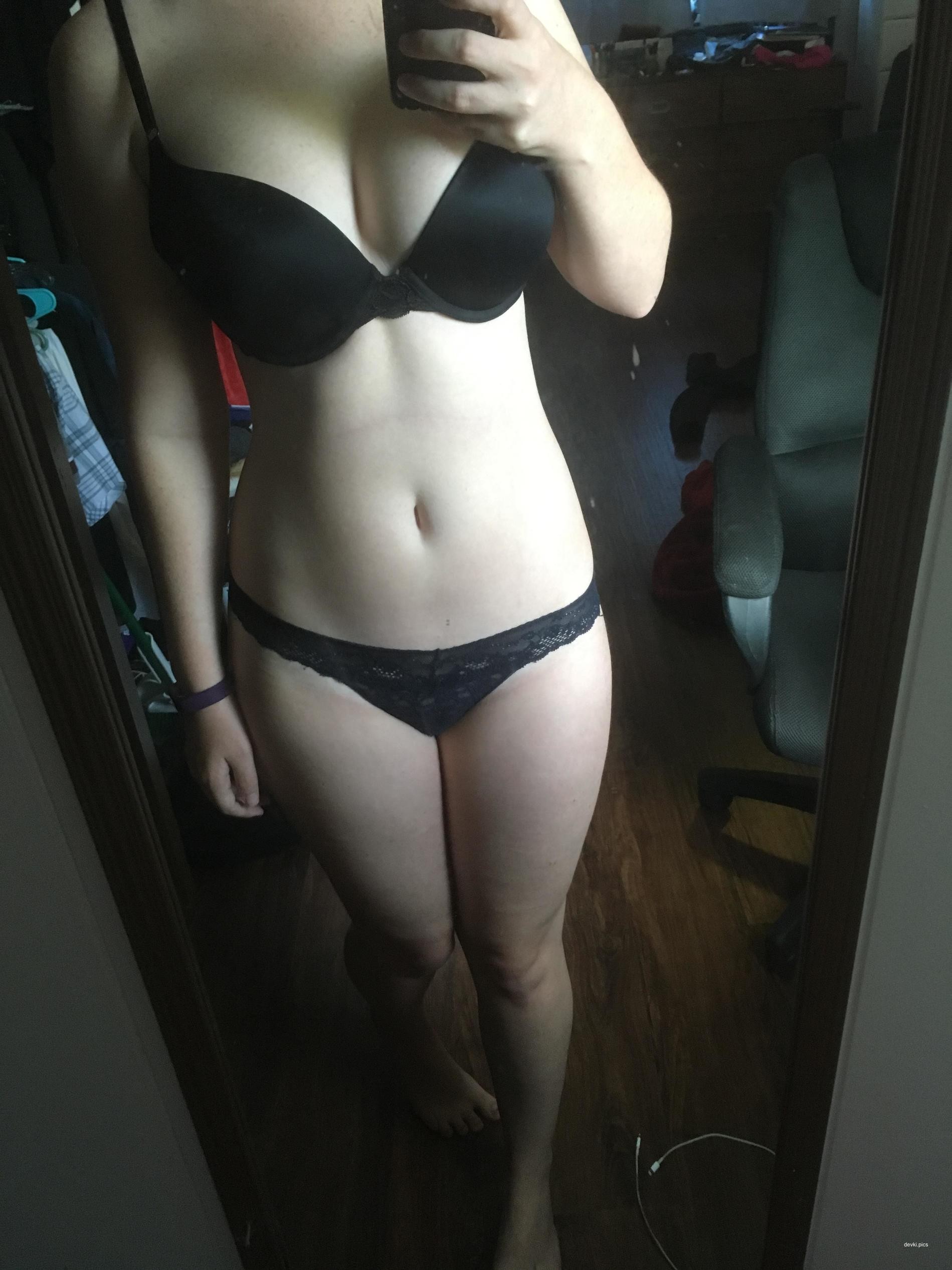 Hot Naked Girl Selfie: Amateur Explicit Mirror Pic