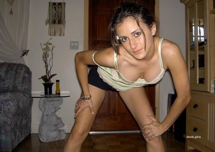 Seductive Amateur Teen Nudes - Explicit Homemade Erotic Photos of Young Girl