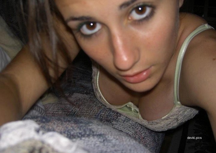 Seductive Amateur Teen Nudes - Explicit Homemade Erotic Photos of Young Girl