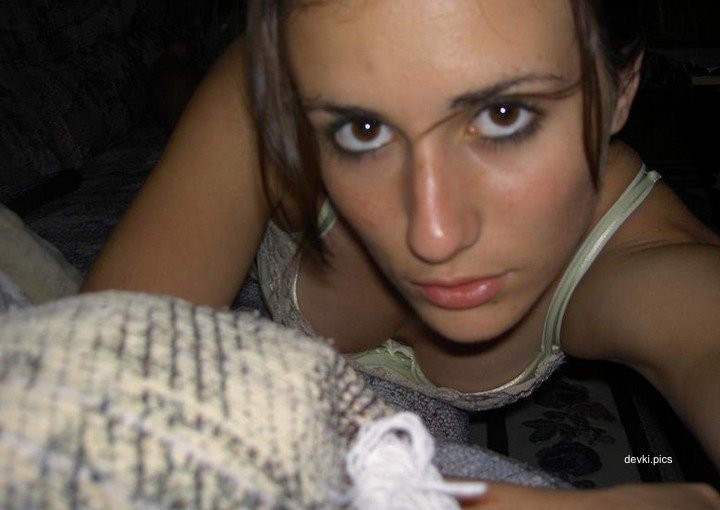 Seductive Amateur Teen Nudes - Explicit Homemade Erotic Photos of Young Girl
