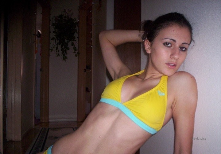 Seductive Amateur Teen Nudes - Explicit Homemade Erotic Photos of Young Girl