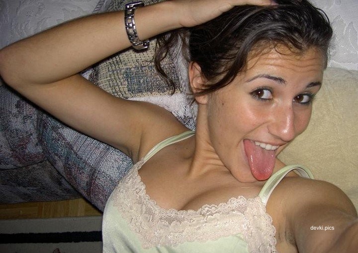 Seductive Amateur Teen Nudes - Explicit Homemade Erotic Photos of Young Girl