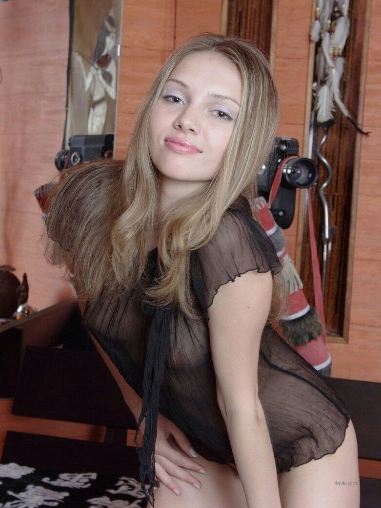 Sensual Amateur Lesbian Photoshoot: Explicit Erotic Session with Gorgeous Friends