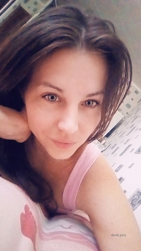 XXX Amateur Ass Flash: Hot Girl's Explicit Booty Pic