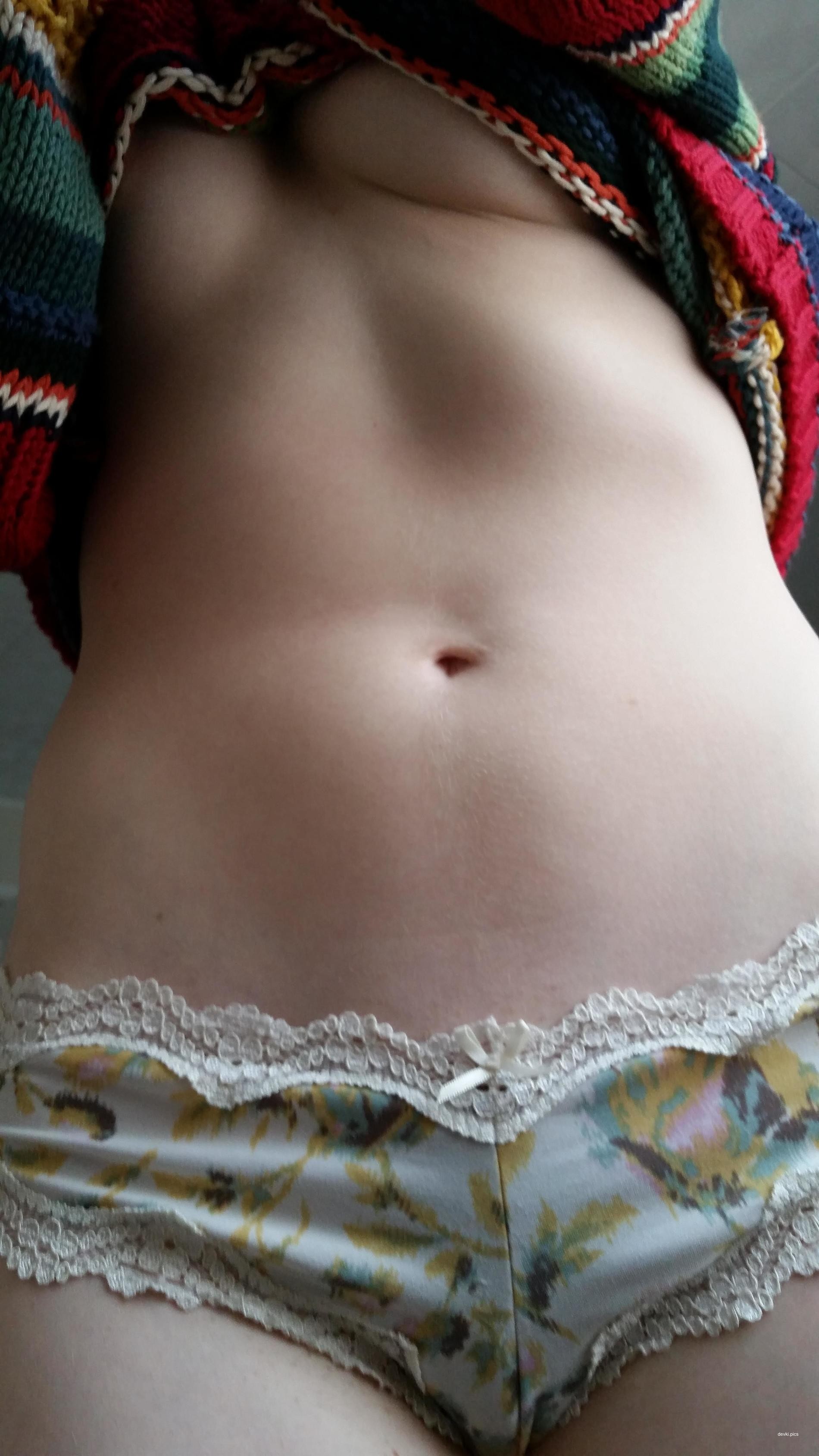 Explicit Amateur Pussy Pic: Hot Babe with Unshaven Bush
