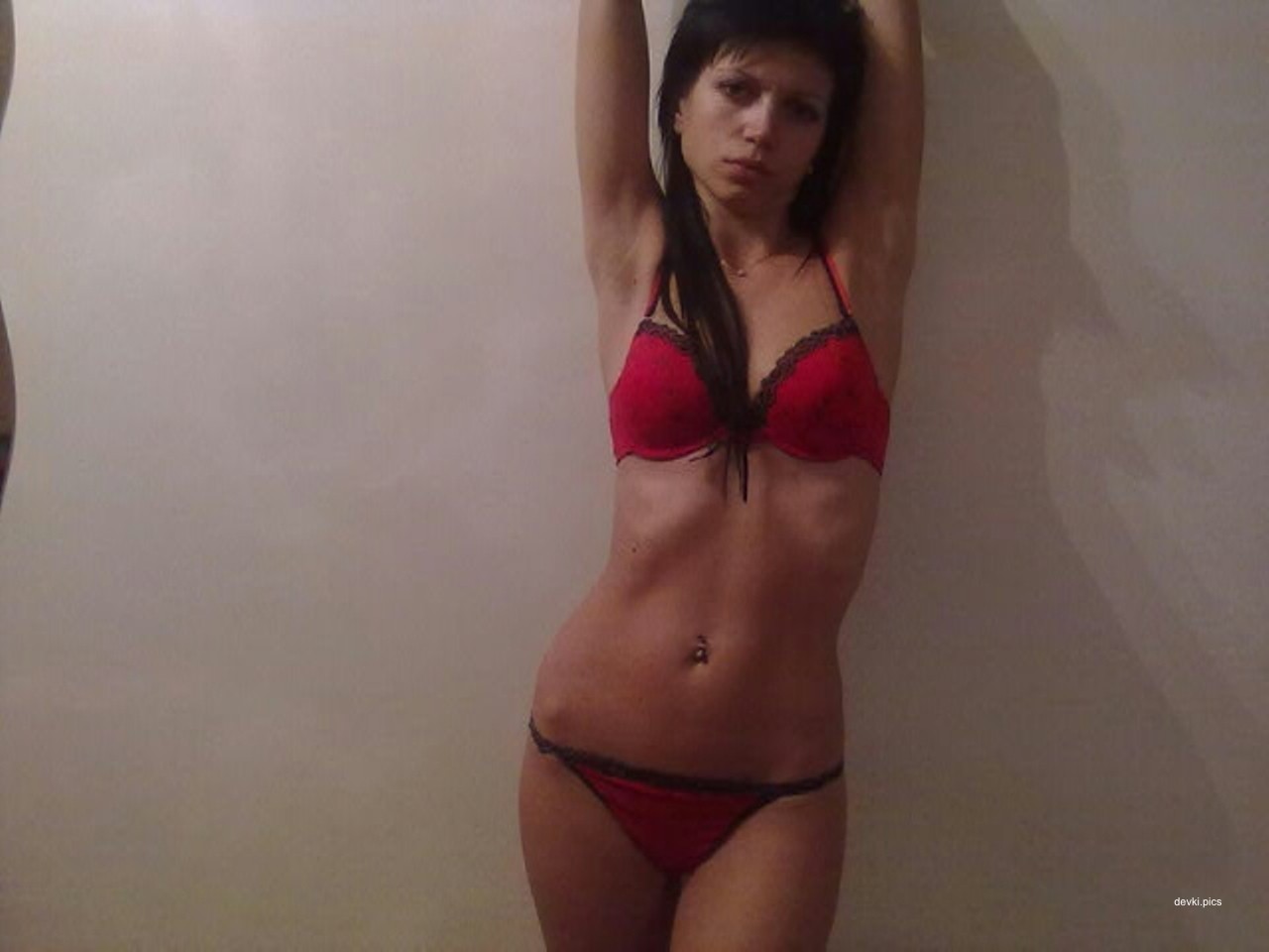 Hot Vacation Babe Teases in Amateur Explicit Photo - Seductive Poses & Sexy Vibes