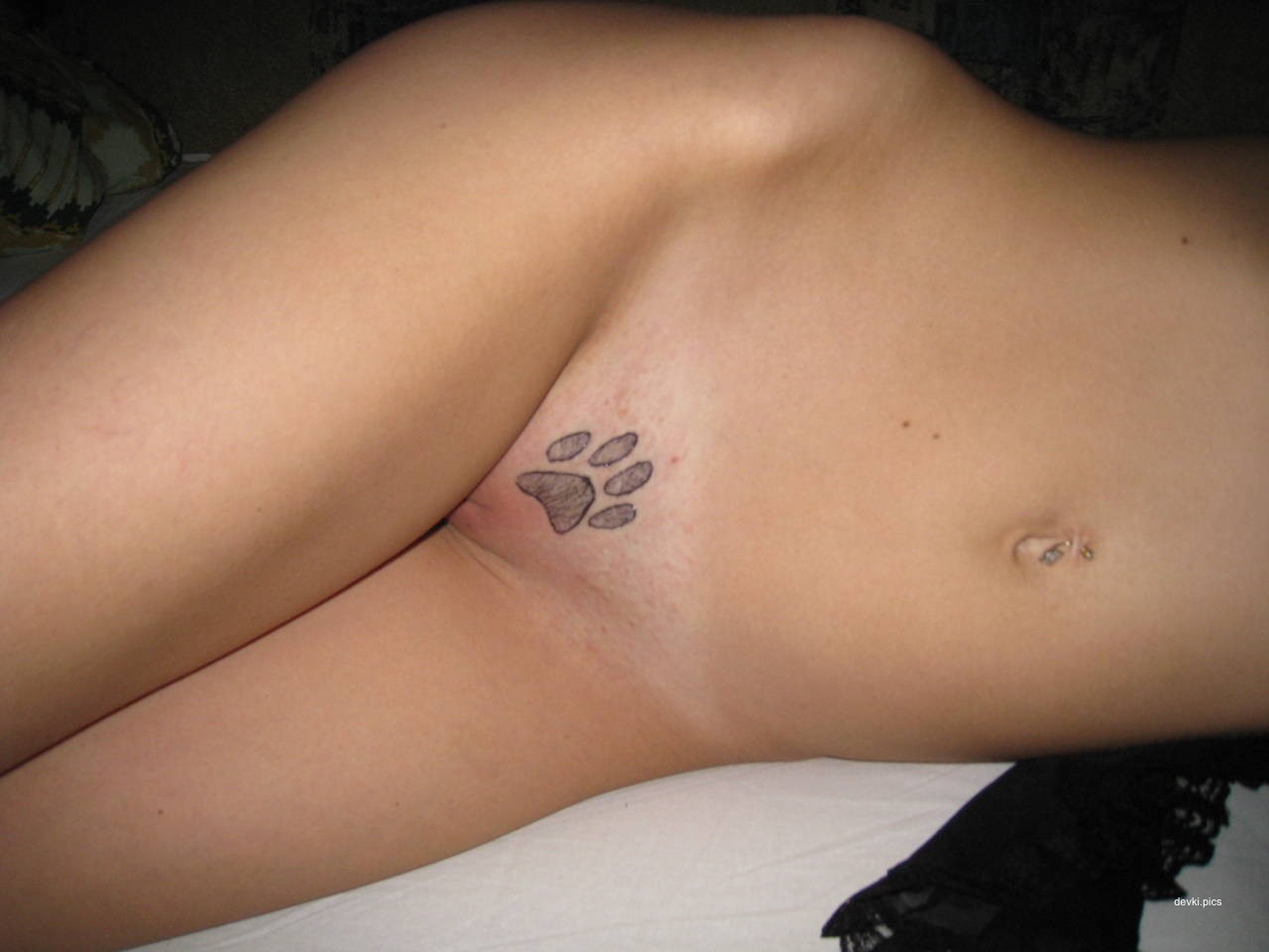 Hot Vacation Babe Teases in Amateur Explicit Photo - Seductive Poses & Sexy Vibes