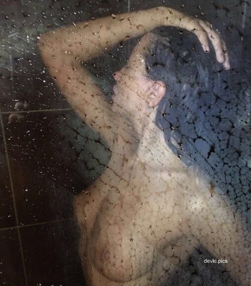 XXX Tattooed Babe: Spicy Amateur Model Poses in Sizzling Photo Session