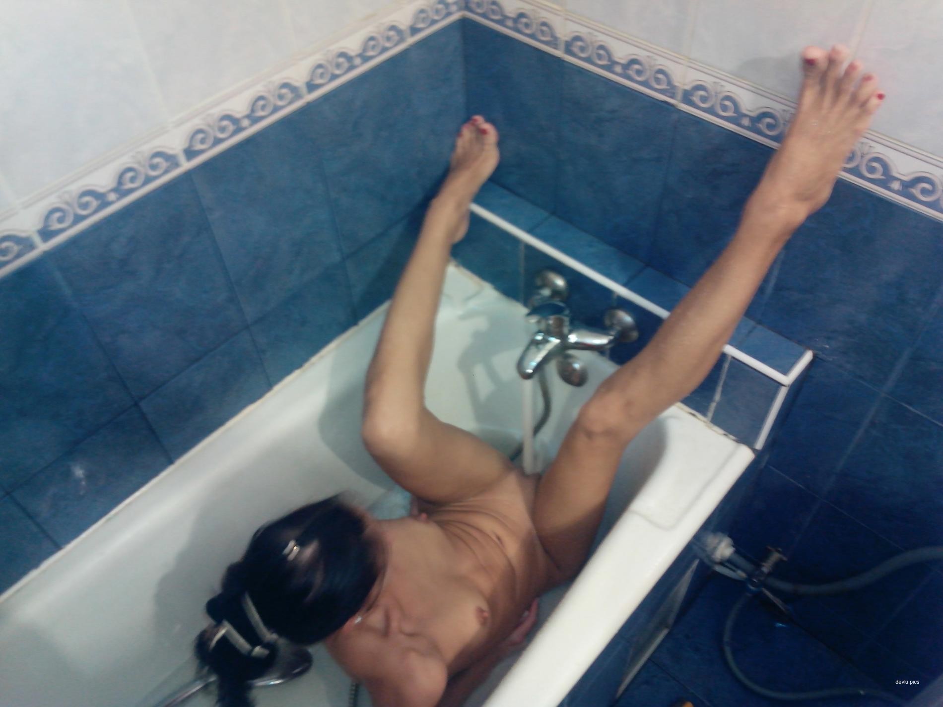 Explicit Amateur Slut Exposed in Hot Naked Photos