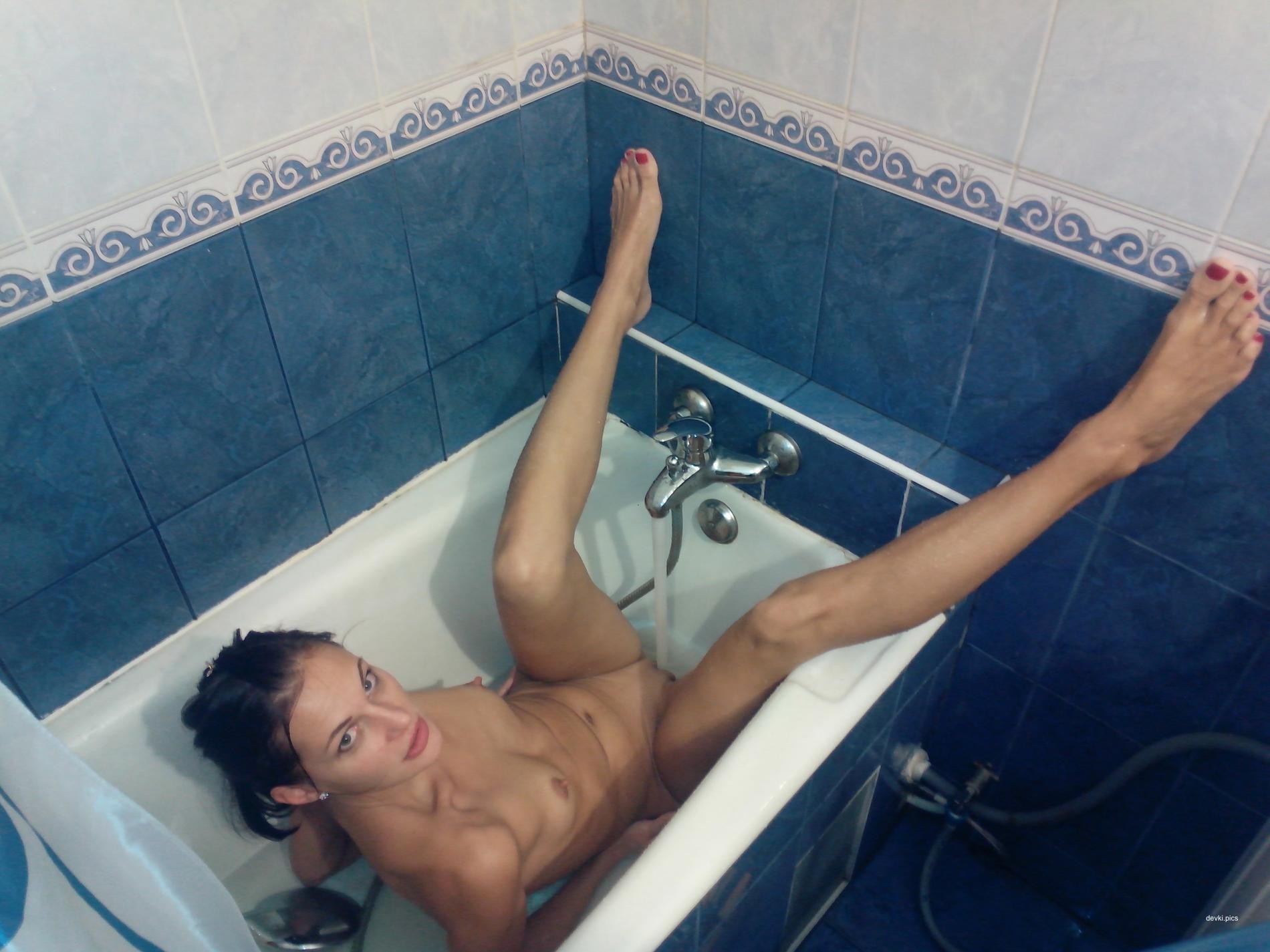 Explicit Amateur Slut Exposed in Hot Naked Photos