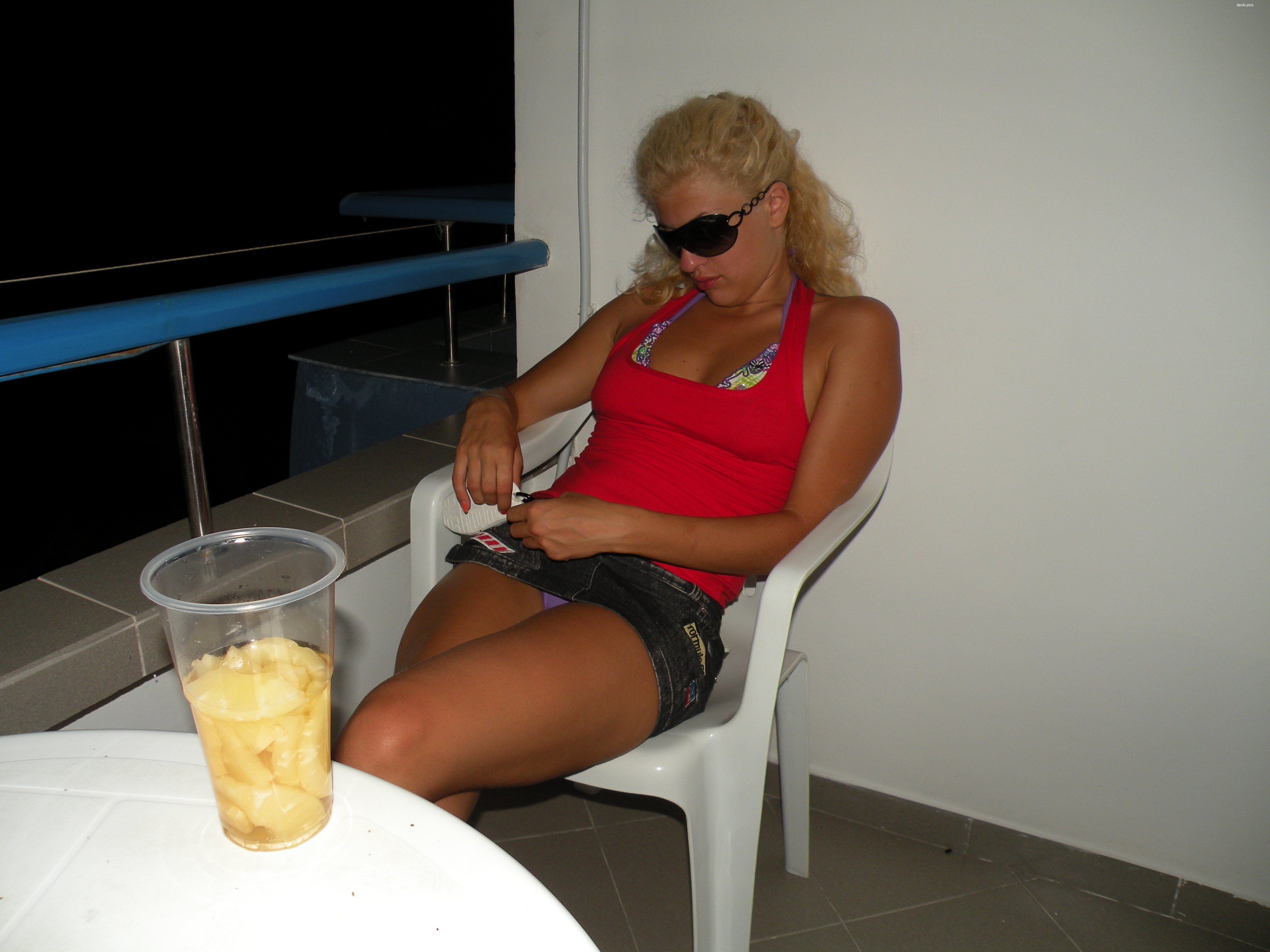 Outdoor XXX Action: Amateur Slut Exposed on Balcony - Explicit Outdoor Sex