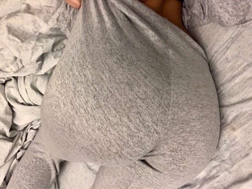 Explicit Amateur Erotica: Seductive Girl in Hot Photos