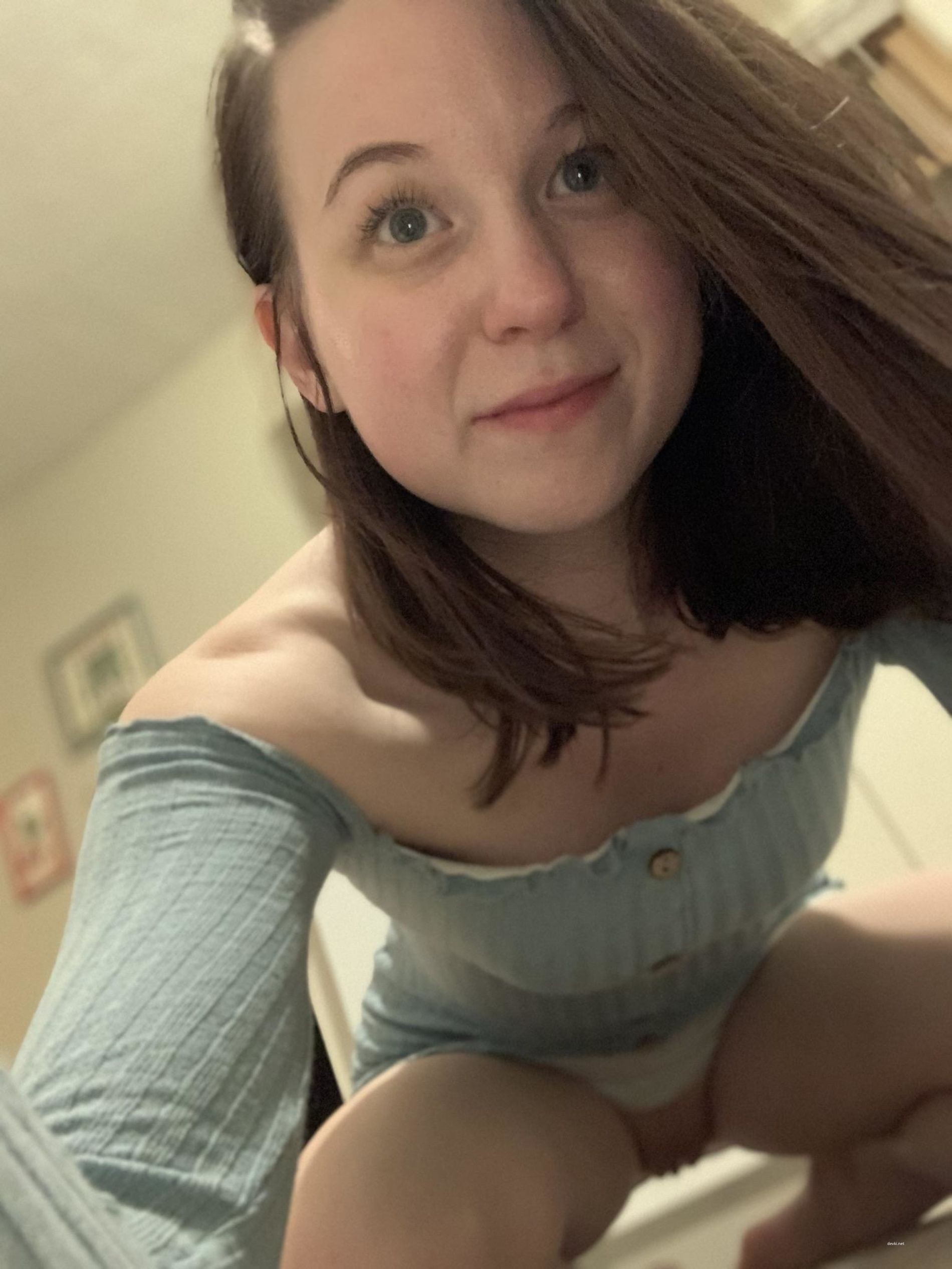 Explicit Amateur Nudes: Young Cutie's Homemade Photos [18+]