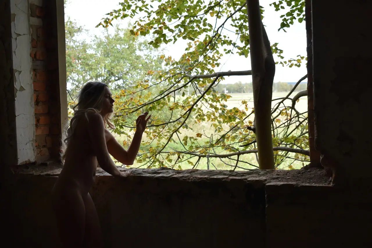 Raw Amateur Nude Photo Shoot in Abandoned Building: Explicit Exploration [18+]